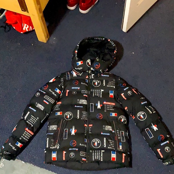 Moncler - Picture 1 of 10